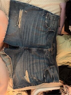 High-Waisted Slouchy Straight Non-Stretch Distressed Jean Shorts